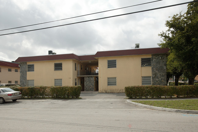 720 W 16th in Hialeah, FL - Building Photo - Building Photo