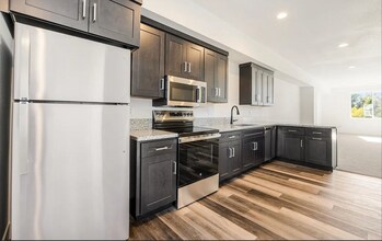 5856 SE 18th St in Gresham, OR - Building Photo - Building Photo