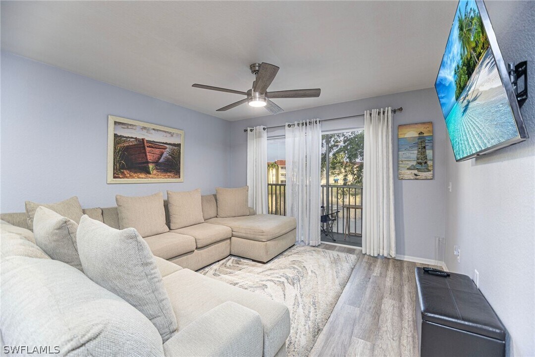 8288 Key Royal Ln in Naples, FL - Foto de edificio