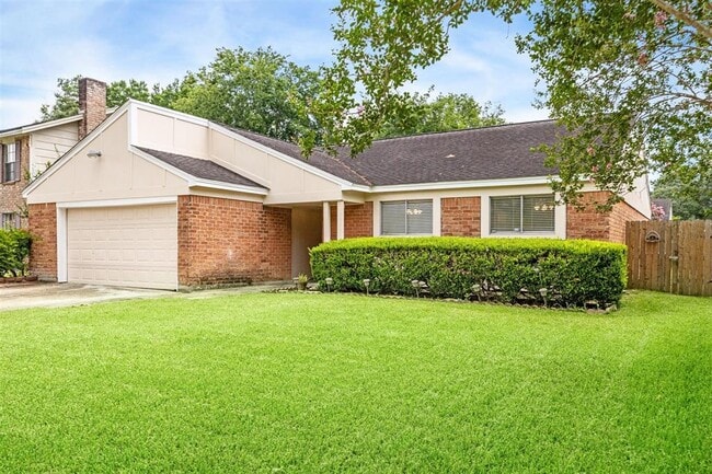 2039 Hilton Head Dr in Missouri City, TX - Building Photo - Building Photo