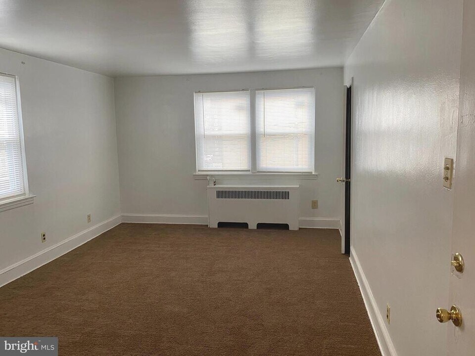 6434 Oxford Ave in Philadelphia, PA - Building Photo