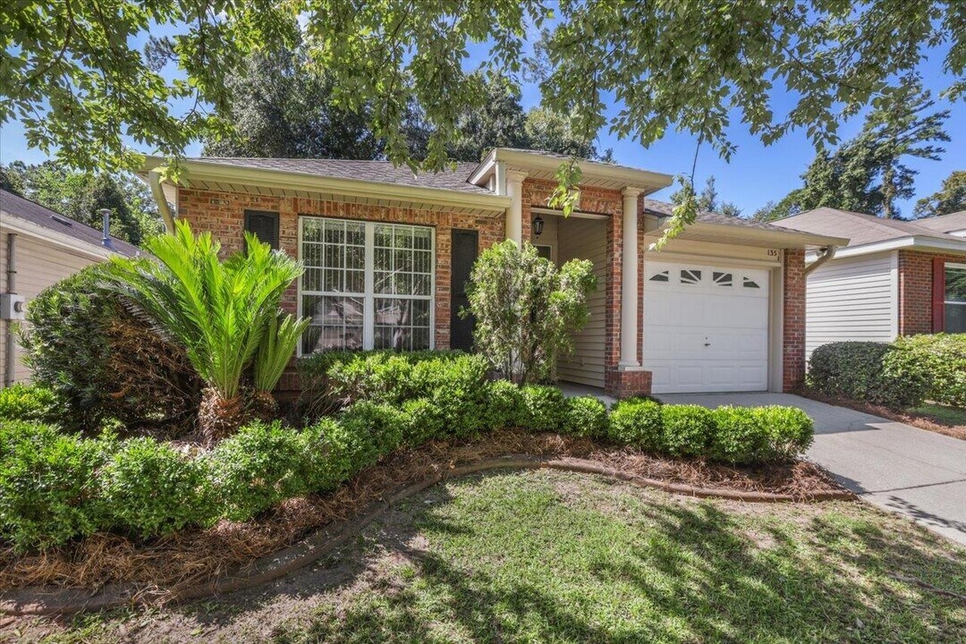 135 Ivernia Loop in Tallahassee, FL - Building Photo