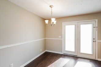 1211 Azure Way in Murfreesboro, TN - Foto de edificio - Building Photo