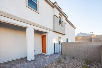 95 Silver Run Ln in Las Vegas, NV - Building Photo - Building Photo