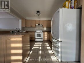 48 Zia Dodda Crescent in Brampton, ON - Building Photo - Building Photo