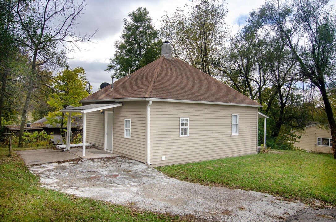 2725 N 12th St in St. Joseph, MO - Building Photo