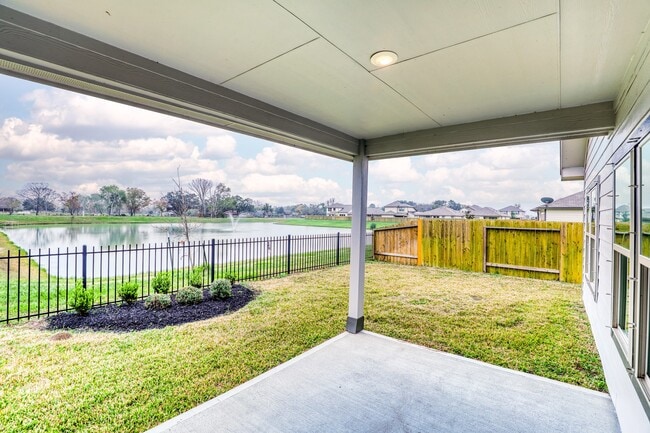 201 Bryan Wy in Angleton, TX - Building Photo - Building Photo