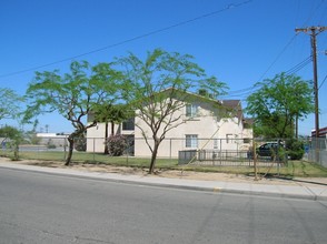 934 E St in Brawley, CA - Foto de edificio - Building Photo