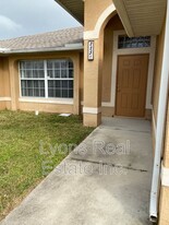 2251 SW 4th St in Cape Coral, FL - Foto de edificio - Building Photo