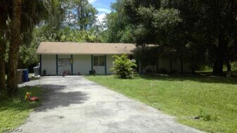 2307 Monroe Ave in Alva, FL - Building Photo