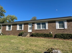 824 Oak Leaf Dr in Nashville, TN - Building Photo