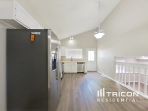8736 W Ottawa Ave in Littleton, CO - Building Photo - Building Photo