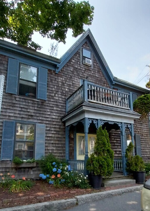 57 Gregory St in Marblehead, MA - Building Photo