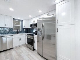 3150 W Rolling Hills Cir in Davie, FL - Building Photo