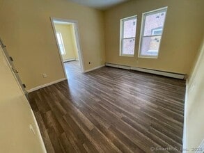 204-206 Magnolia Street, 1L in Hartford, CT - Building Photo - Building Photo