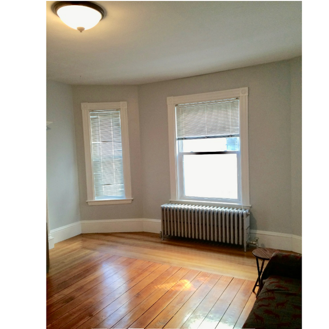 18 Hinckley St, Unit 1 in Boston, MA - Building Photo - Building Photo