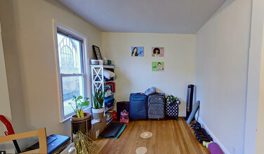 216 Freeman St, Unit 2 in Brookline, MA - Building Photo - Building Photo