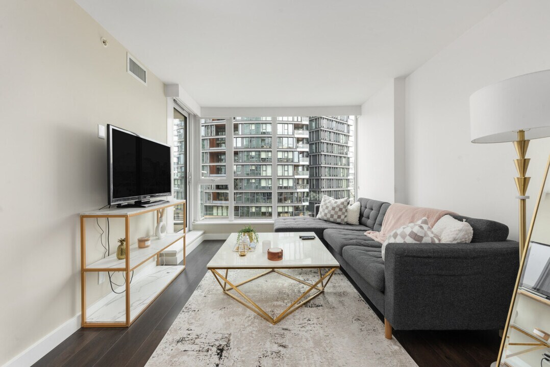 1618 Quebec St, Unit SI ID1438323P in Vancouver, BC - Building Photo