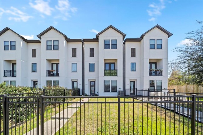 property at 1136 Wycliffe Dr