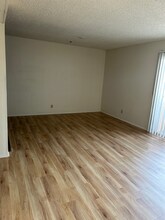 1018 W 83rd St in Los Angeles, CA - Building Photo - Building Photo