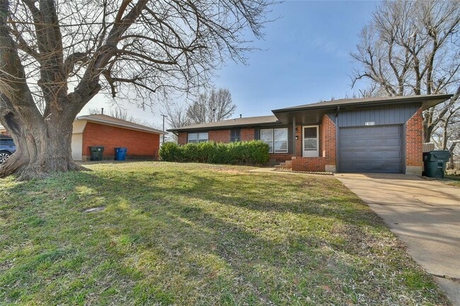 2105 Carpenter Dr in Midwest City, OK - Building Photo - Building Photo