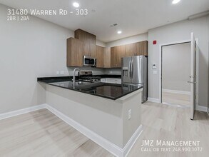 31480 Warren Rd in Westland, MI - Foto de edificio - Building Photo
