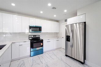 4670 NW 5th St in Plantation, FL - Building Photo - Building Photo