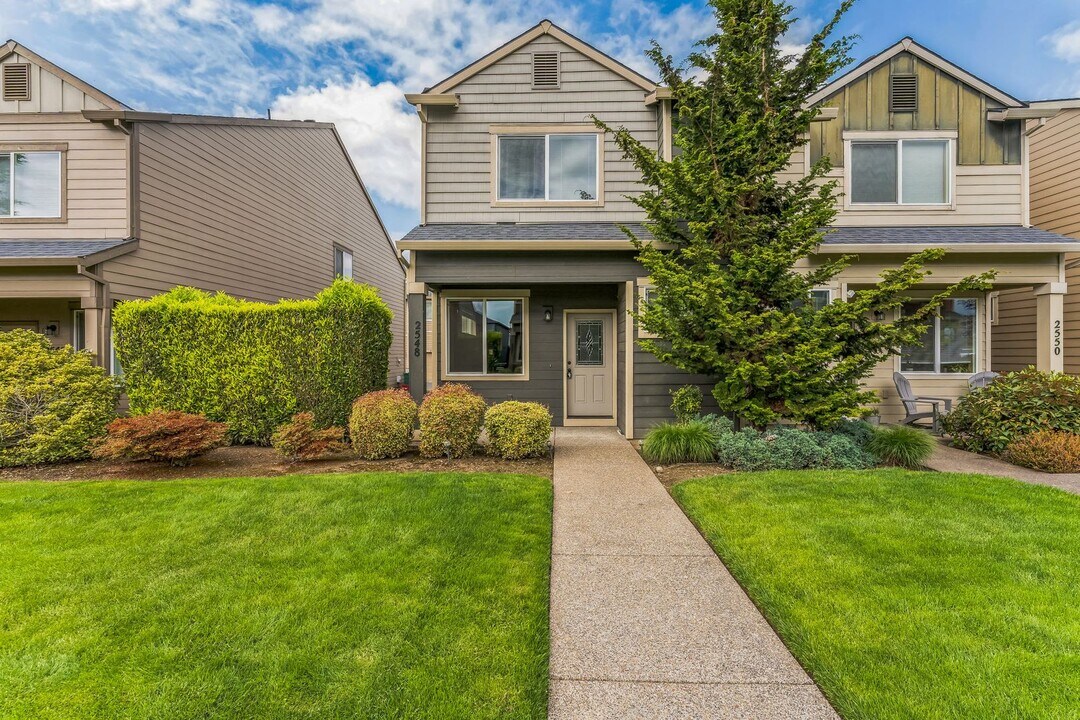 2548 Carson Loop in Forest Grove, OR - Building Photo