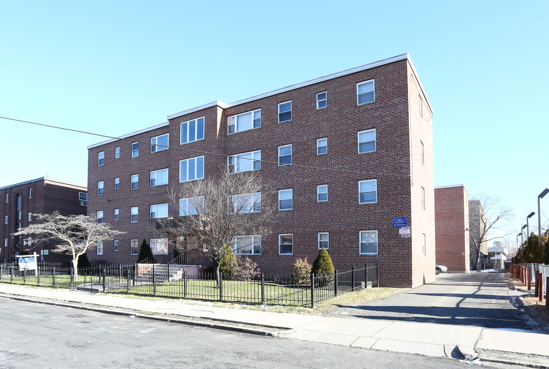 Bancroft in Hartford, CT - Building Photo