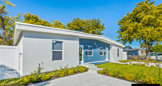 409 NW 4th Ave in Hallandale Beach, FL - Building Photo - Building Photo