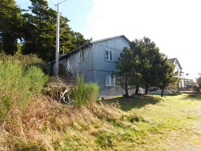 820 Jackson St in Port Orford, OR - Building Photo - Building Photo