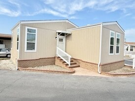 41 Spruce Via in Anaheim, CA - Building Photo