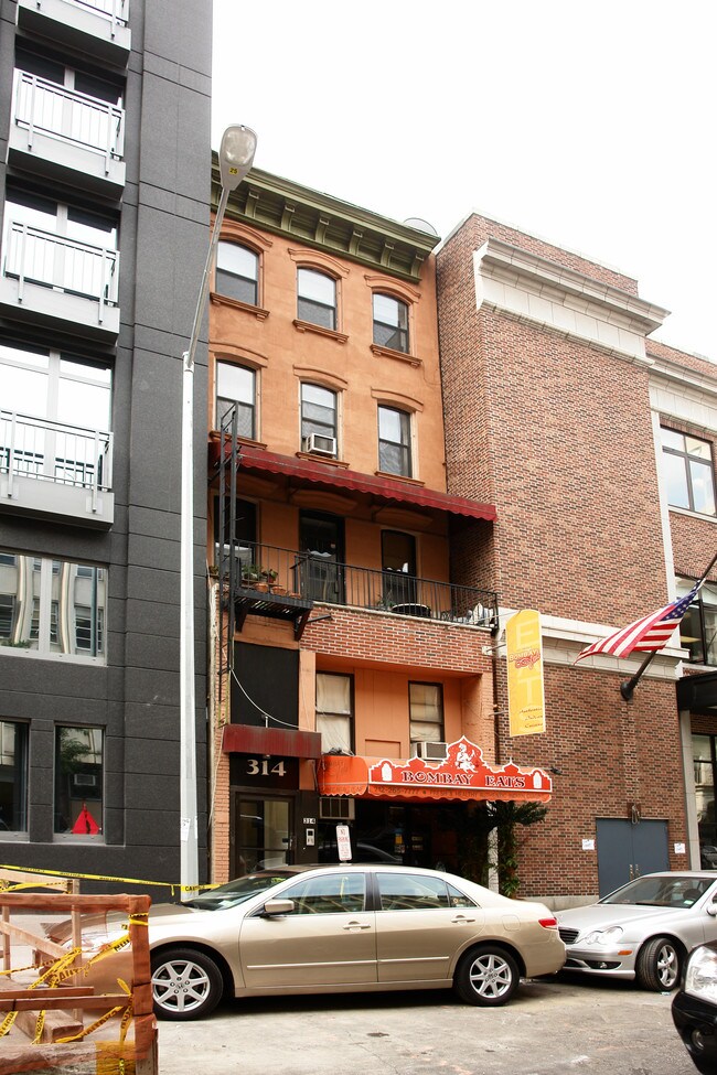 314 W 52nd St in New York, NY - Foto de edificio - Building Photo