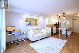 19 Singer Ct in Toronto, ON - Building Photo - Building Photo