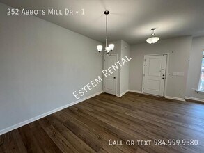 252 Abbots Ml Dr in Raleigh, NC - Foto de edificio - Building Photo