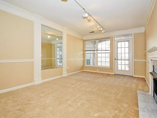 2711 Bellforest Ct, Unit APT 205 in Vienna, VA - Foto de edificio - Building Photo