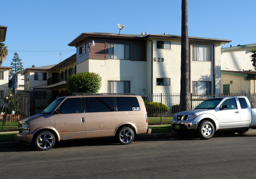 629 E 99th St in Inglewood, CA - Foto de edificio