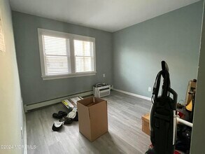 70 Main Ave-Unit -A in Ocean Grove, NJ - Foto de edificio - Building Photo