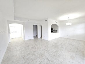 8826 W Flagler St in Miami, FL - Foto de edificio - Building Photo