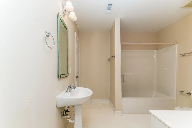 4502 Olde Stream Ct in Raleigh, NC - Building Photo - Building Photo