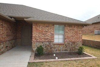 5906 Villa Rosa Way in Tyler, TX - Building Photo - Building Photo