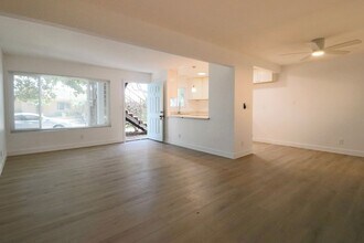 241 Chester Way-Unit -241 Chester Way 02 in Oxnard, CA - Building Photo - Building Photo