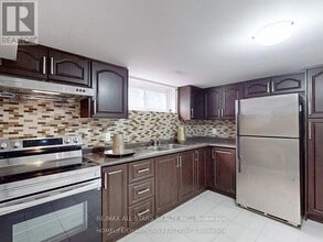 896 Kennedy Rd in Toronto, ON - Building Photo - Building Photo