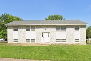 714 N Campbell St in Macomb, IL - Building Photo