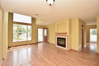 411 Wilderness Dr in Chaska, MN - Building Photo - Building Photo