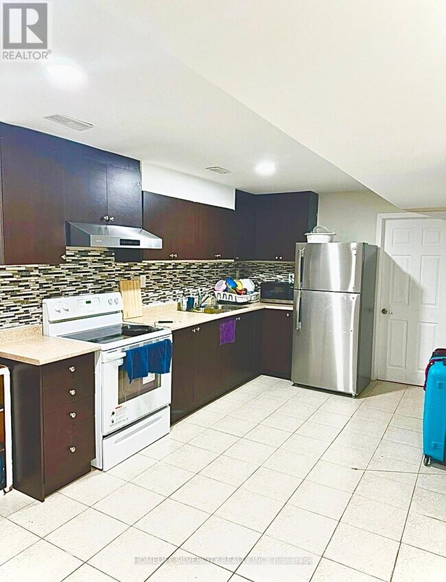 5 Victoriaville Rd in Brampton, ON - Building Photo - Building Photo