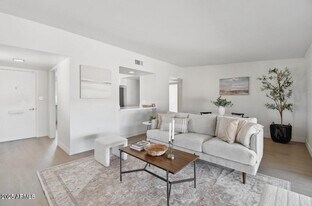 10732 W Peoria Ave in Sun City, AZ - Building Photo