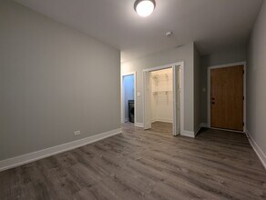 711 W Brompton Ave, Unit 711-49 in Chicago, IL - Building Photo - Building Photo