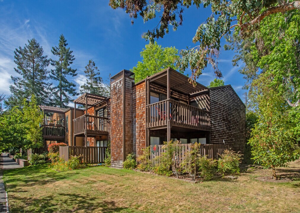 1-82 Pearce Mitchell Pl in Stanford, CA - Foto de edificio