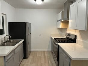 735 N Madison Ave in Pasadena, CA - Foto de edificio - Building Photo